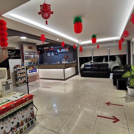 Palace Inn Мири Экстерьер фото