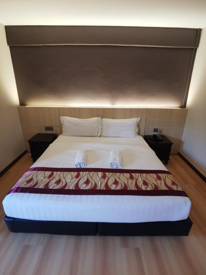Palace Inn Мири Экстерьер фото