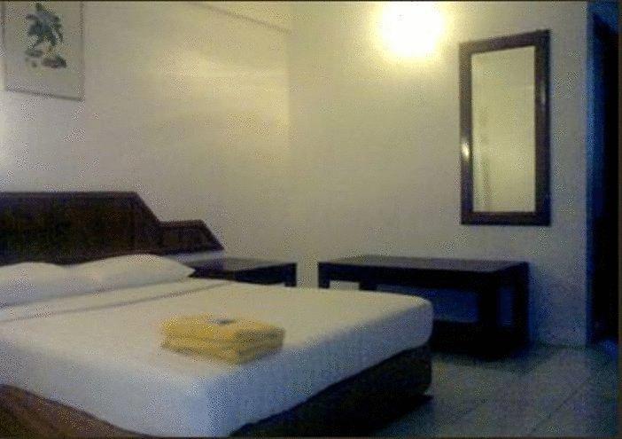 Palace Inn Мири Номер фото