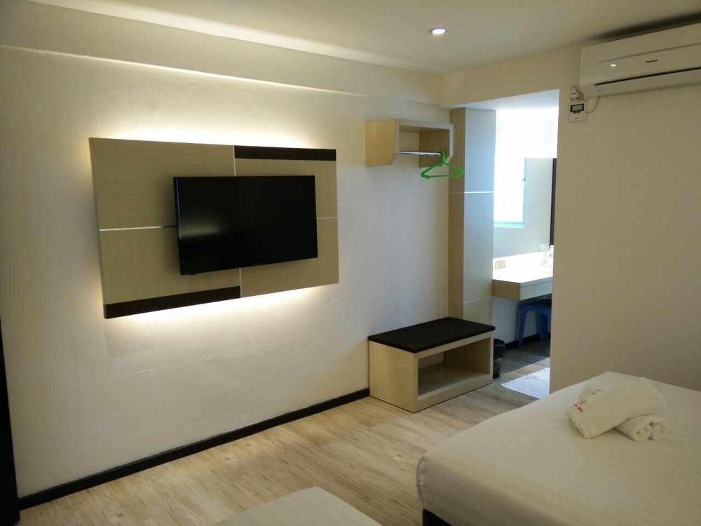 Palace Inn Мири Экстерьер фото