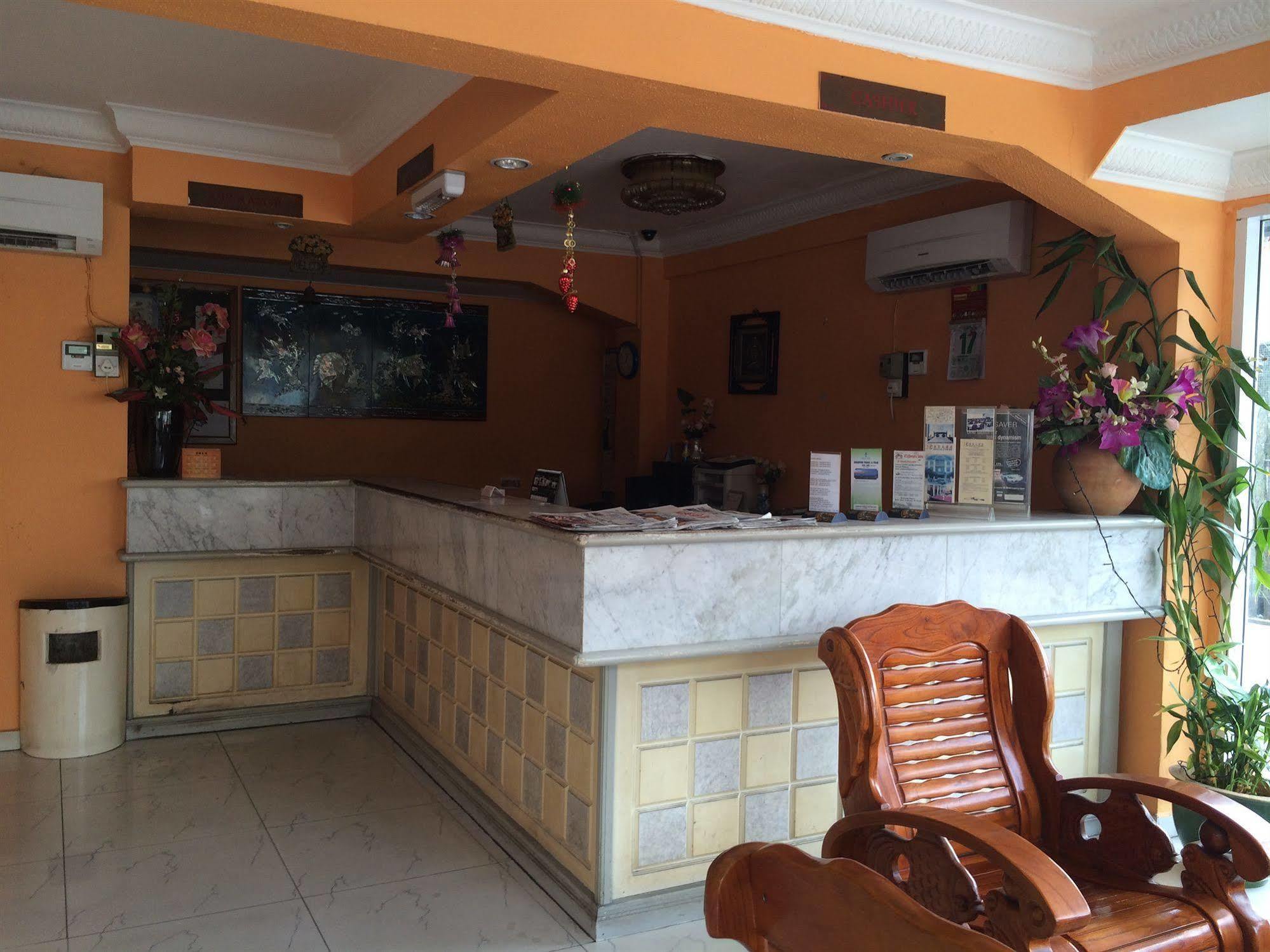 Palace Inn Мири Экстерьер фото