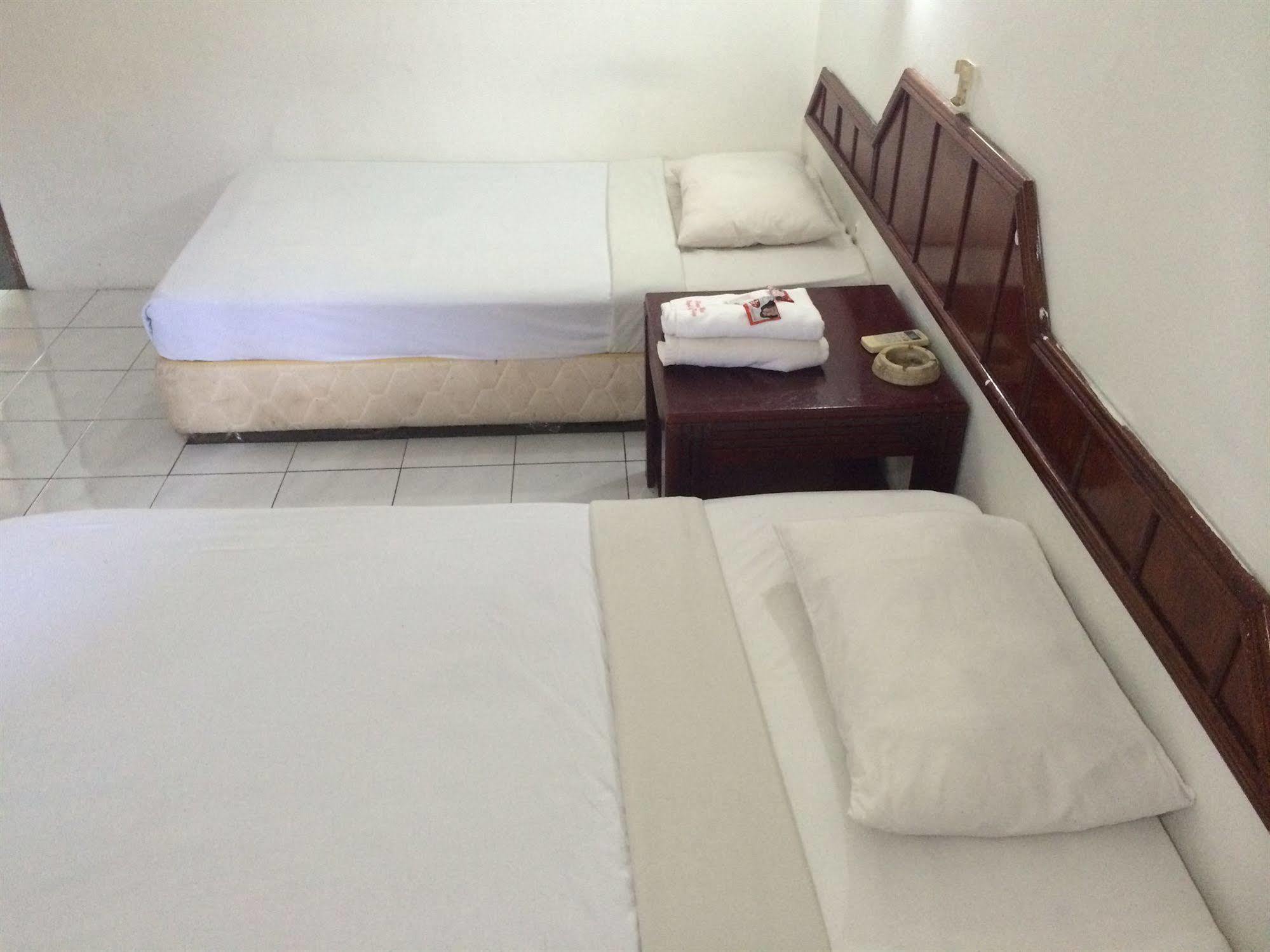 Palace Inn Мири Экстерьер фото