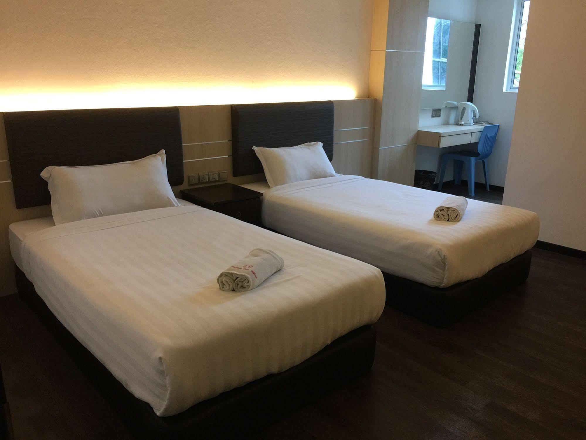 Palace Inn Мири Экстерьер фото