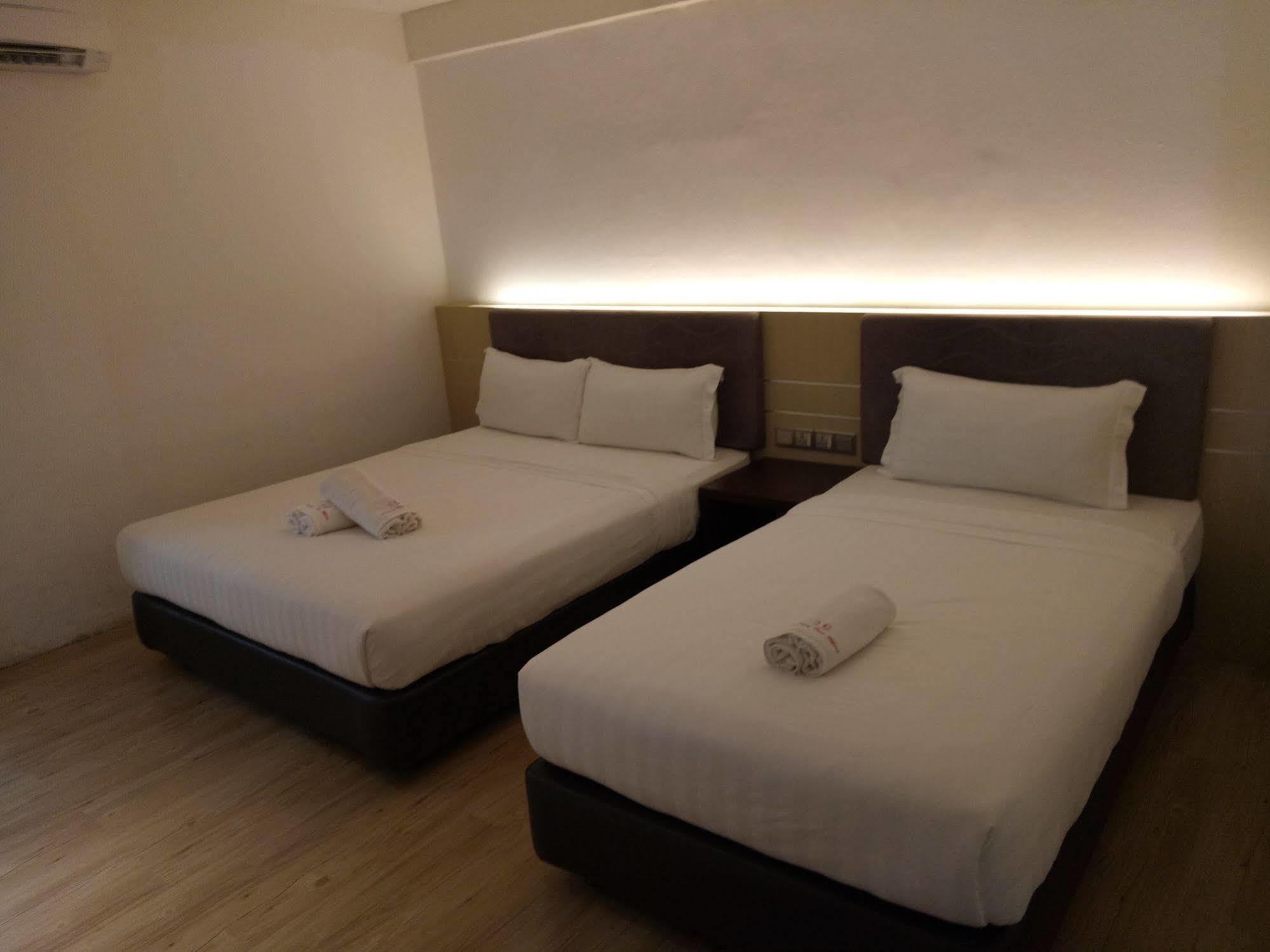 Palace Inn Мири Экстерьер фото